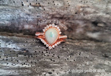 Load image into Gallery viewer, 14K Queen Elizabeth