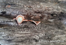 Load image into Gallery viewer, 14K Queen Elizabeth