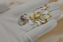 Load image into Gallery viewer, Birthstone Foot Pendant With Necklace