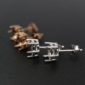 Simple Stud Earring